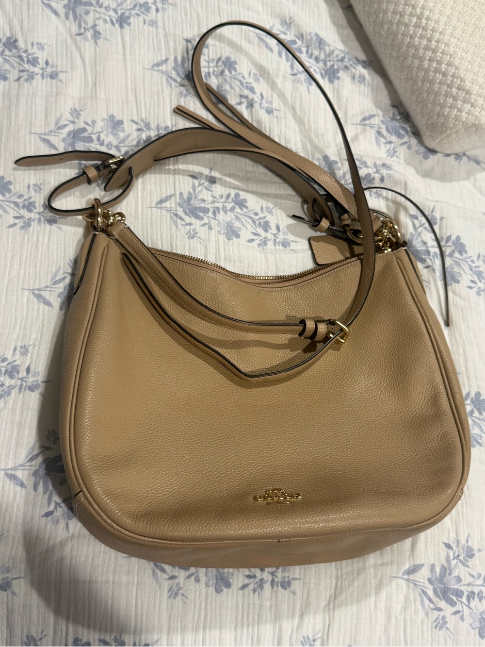 Coach pebble leather shoulder/crossbody hobo bag (style number 25593 ).